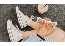 Mặc đẹp với Converse White - Kiểu giày kinh điển của giới Fashion