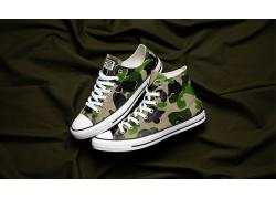 Converse hoa văn bùng nổ với thiết kế họa tiết cực sinh động