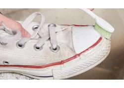 Mũi giày Converse bị ố vàng - Nguyên nhân và cách khắc phục hiệu quả