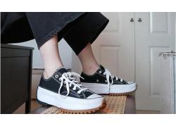 Tips phối đồ với giày Converse đế cao dành cho hội “Xì - Trum”