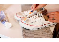 Mẹo bảo quản giày Converse không bị mốc hiệu quả 2023