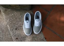 Gợi ý những mẫu giày Vans xanh cho outfit cuối tuần thêm rạng rỡ