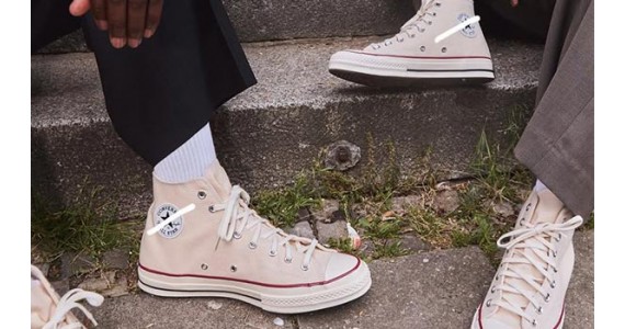 Giày Converse kem có gì cuốn hút mà tín đồ sneaker khó lòng bỏ qua?