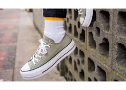 Vẻ ngoài cuốn hút qua những thiết kế giày Converse cổ ngắn nam