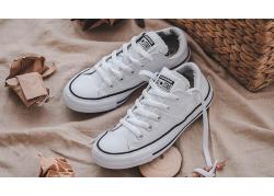 Những đôi giày nữ Converse sẽ cho các nàng phong cách cá tính hơn