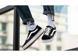 Thay đổi phong cách sành điệu hơn với những kiểu giày Vans Old Skool phối đồ