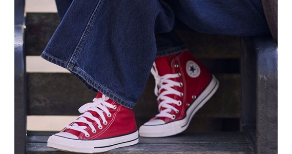 Quần jean giày converse - Combo bất hủ cho những ngày lười