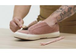 Cách vệ sinh giày Converse da lộn bằng phương pháp “cấp cứu” hiệu quả