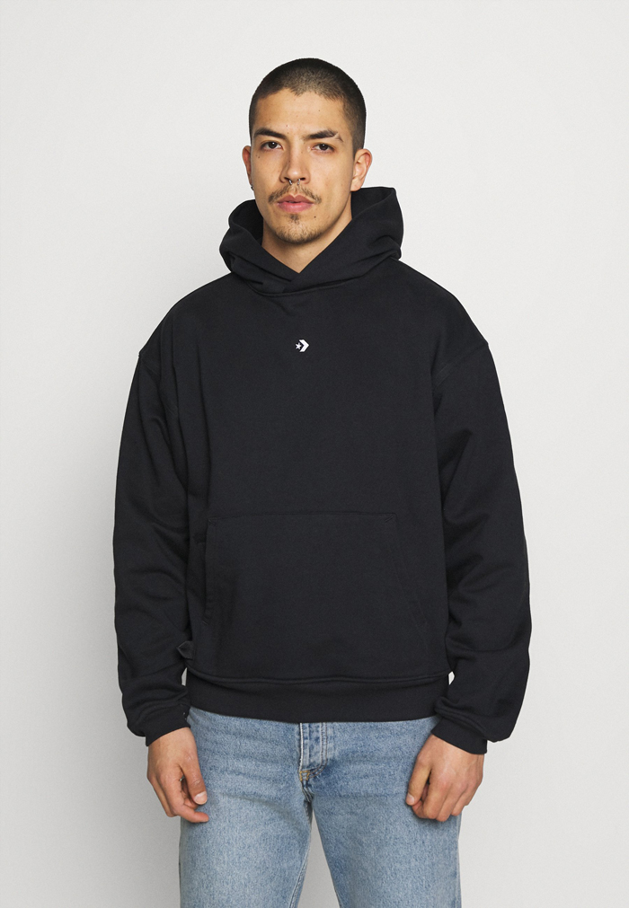 Áo Hoodie Converse - một phần quen thuộc của phong cách streetwear 