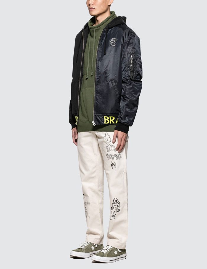 Tìm hiểu kiểu áo bomber Converse liên tục được gọi tên những ngày qua