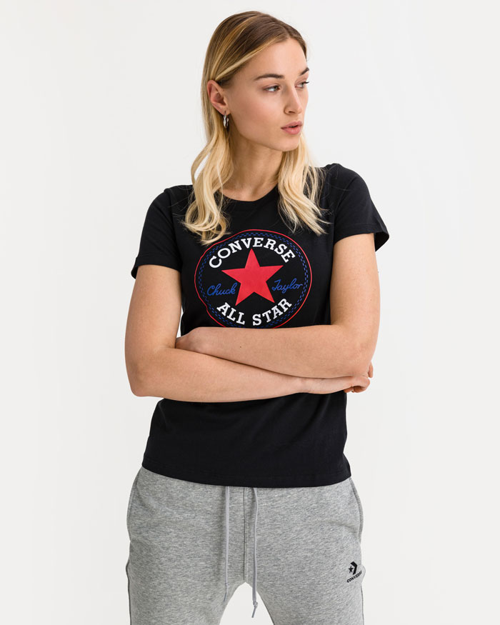 Lựa chọn một mẫu áo thun Converse nữ chào đón những outfit năng động 