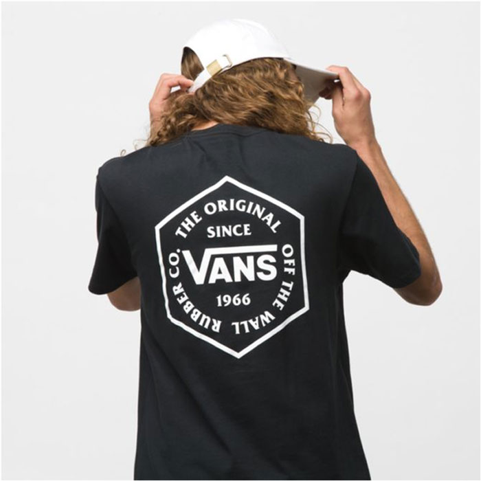 Thổi bùng diện mạo cá tính với áo thun Vans đen