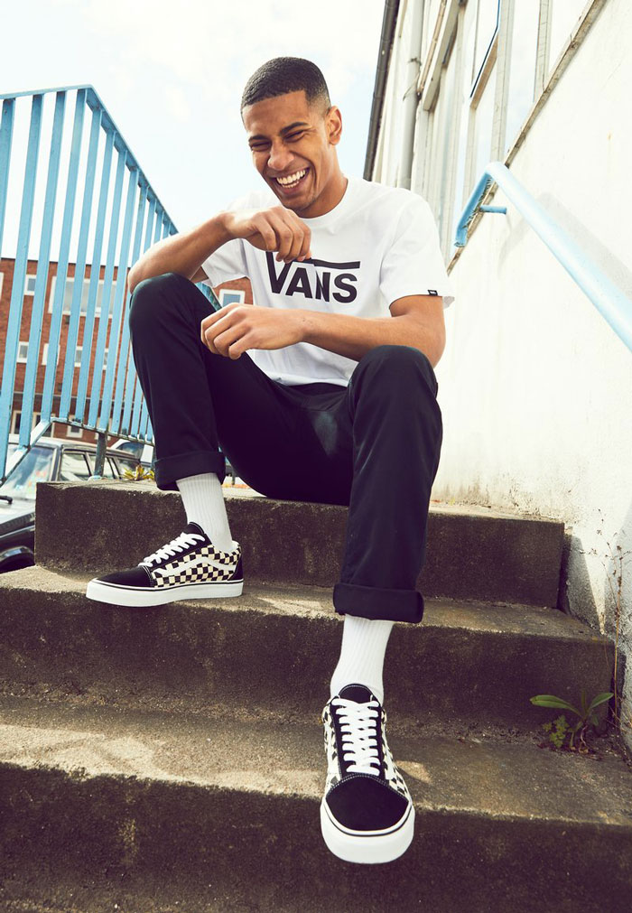 Chinh phục những outfit năng động nhất với áo thun Vans cho nam