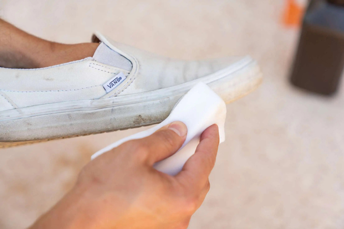 Đế giày Vans bị ố vàng - Tips loại bỏ vết ố trong vòng 1 nốt nhạc