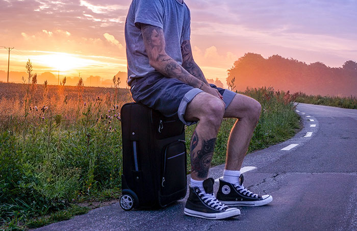 Đi giày Converse cổ cao mặc với quần gì để trở nên “thật ngầu”