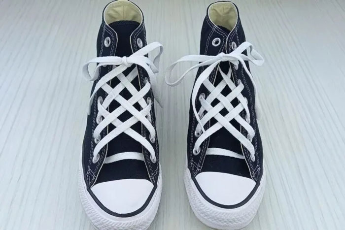 Cách buộc dây giày Converse cao cổ 8 lỗ nghệ thuật - đơn giản hấp dẫn