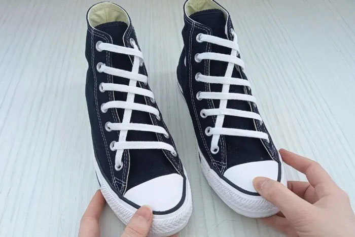 Cách buộc dây giày Converse cao cổ 8 lỗ nghệ thuật - đơn giản hấp dẫn