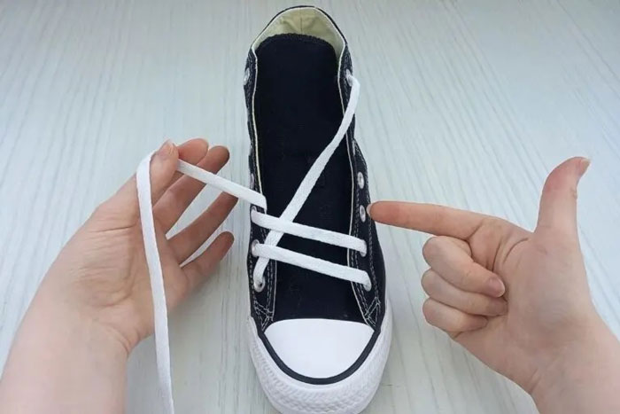 Cách buộc dây giày Converse cao cổ 8 lỗ nghệ thuật - đơn giản hấp dẫn