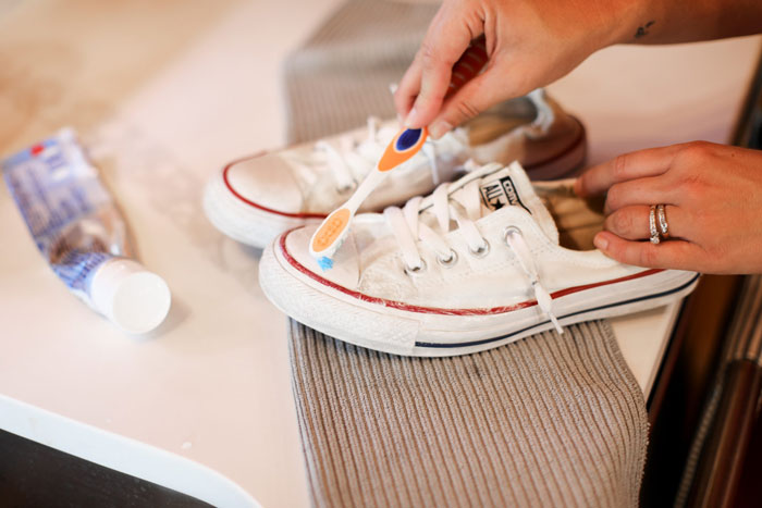 Cách giặt giày Converse hiệu quả tại nhà không cần đến Spa