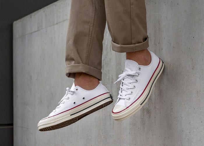 Cách phối đồ với giày Converse màu trắng cực kỳ thời thượng