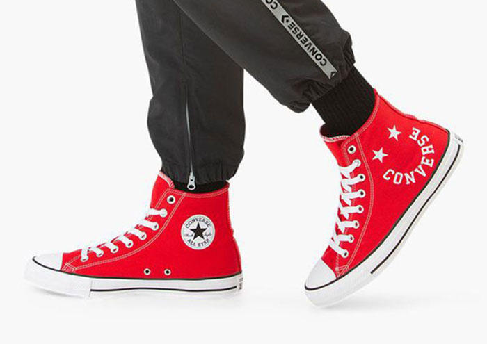 Đánh thức những ngày nhàm chán cùng các mẫu Converse đỏ nổi bật