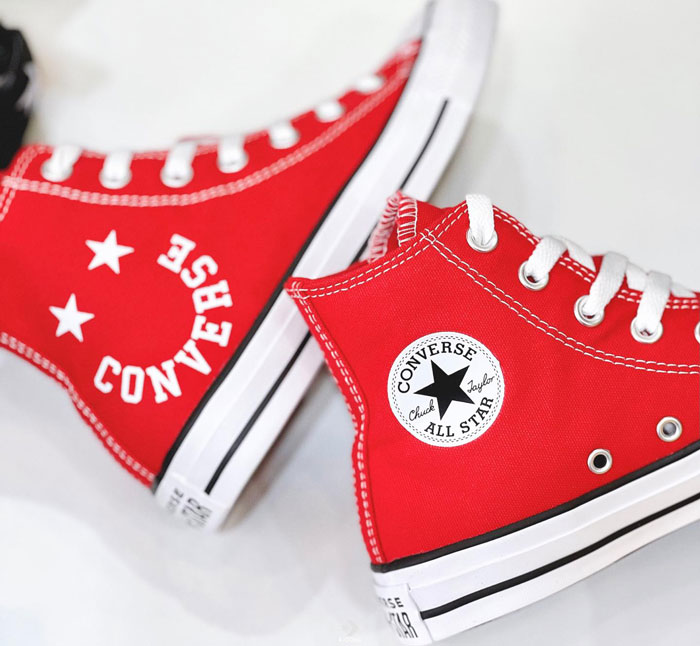 Đánh thức những ngày nhàm chán cùng các mẫu Converse đỏ nổi bật