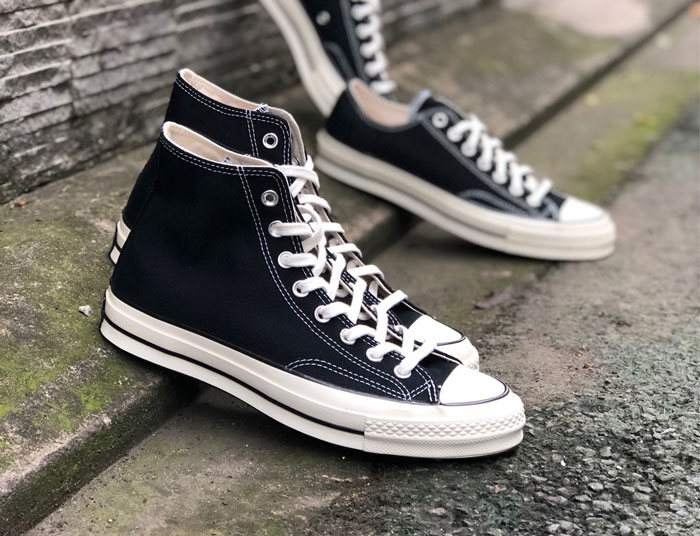 Converse đen cổ cao trở thành “trợ lý” đắc lực cho mọi tín đồ