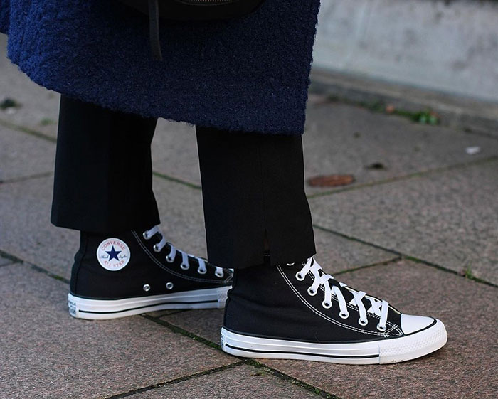 Converse đen cổ cao trở thành “trợ lý” đắc lực cho mọi tín đồ