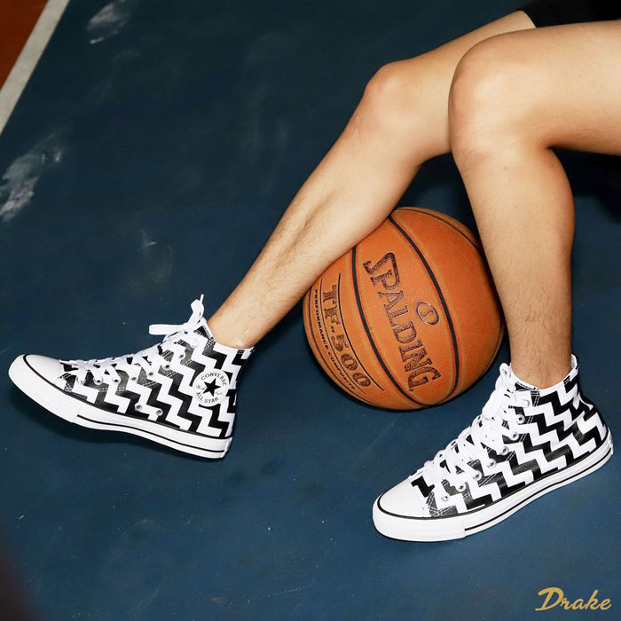 Các thiết kế Converse đen trắng cổ cao nổi bật chỉ với gam màu đơn giản 