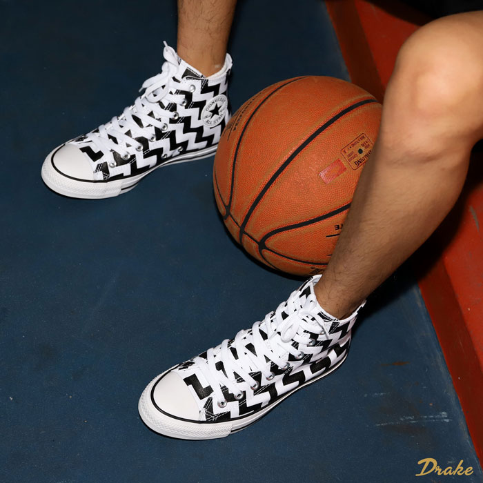 Các thiết kế Converse đen trắng cổ cao nổi bật chỉ với gam màu đơn giản 