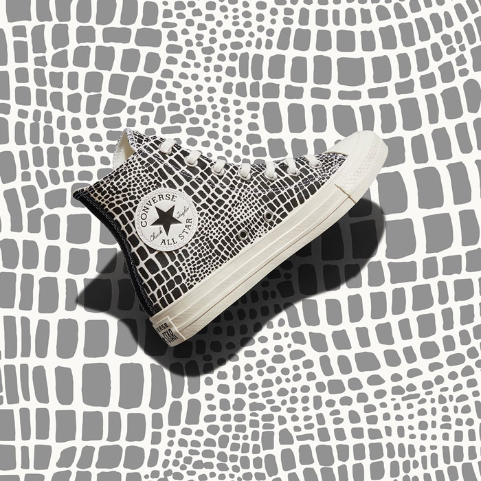 Các thiết kế Converse đen trắng cổ cao nổi bật chỉ với gam màu đơn giản 