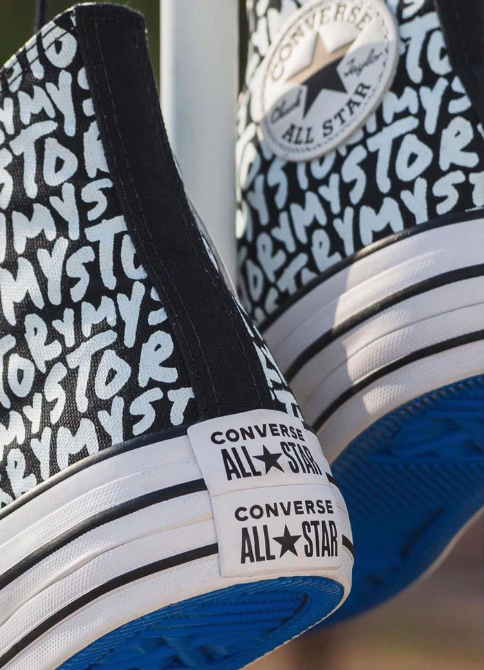 Các thiết kế Converse đen trắng cổ cao nổi bật chỉ với gam màu đơn giản 