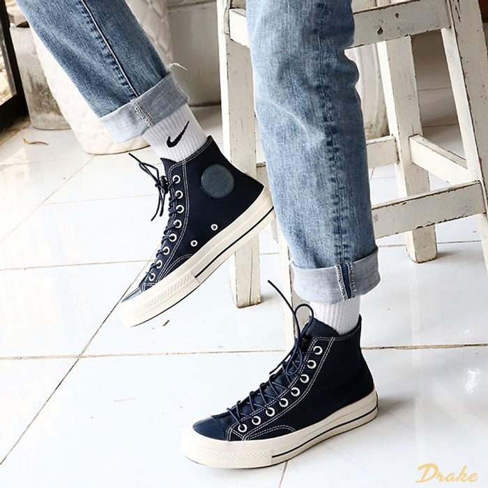 Tạo nét cá tính riêng khi trên chân mẫu giày Converse 1970s xanh navy