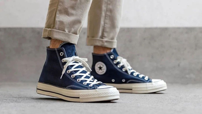 Tạo nét cá tính riêng khi trên chân mẫu giày Converse 1970s xanh navy