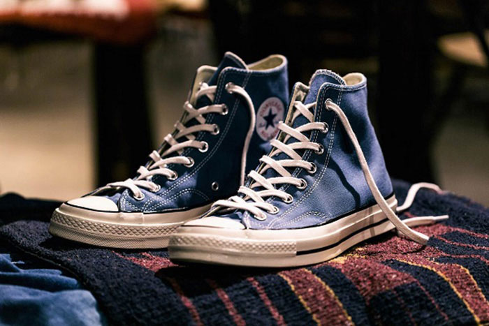 Tạo nét cá tính riêng khi trên chân mẫu giày Converse 1970s xanh navy