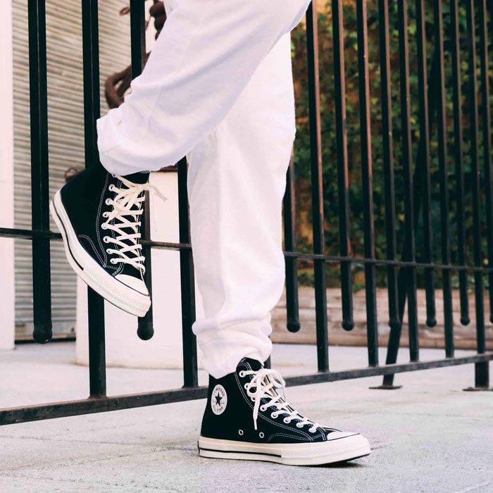 Đánh thức phong cách retro với giày Converse cổ cao 1970s
