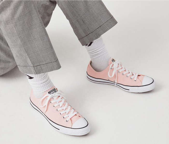 Converse hồng nhạt - Viên vitamin ngọt ngào khó cưỡng dành riêng cho Fans Girl