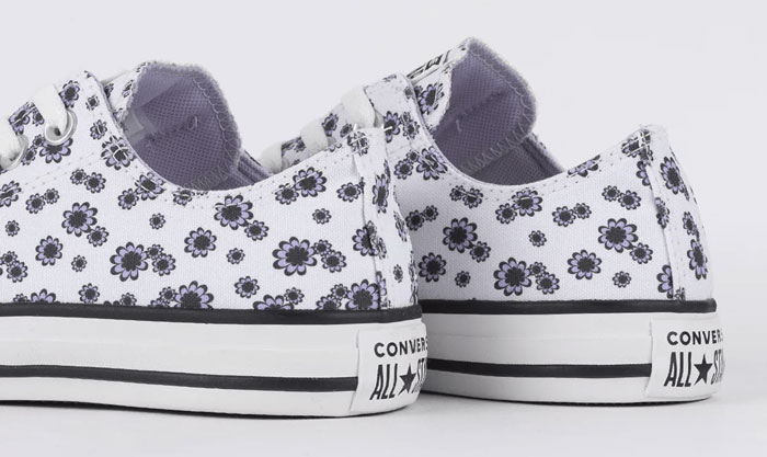 Mùa thu nhẹ nhàng với Converse hoa cúc gây thương nhớ cho phái đẹp