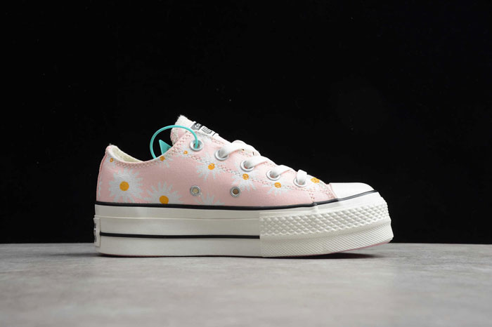 Mùa thu nhẹ nhàng với Converse hoa cúc gây thương nhớ cho phái đẹp