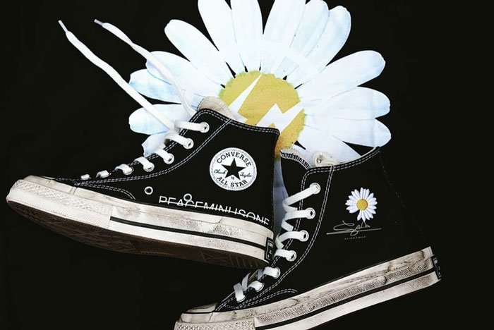 Mùa thu nhẹ nhàng với Converse hoa cúc gây thương nhớ cho phái đẹp