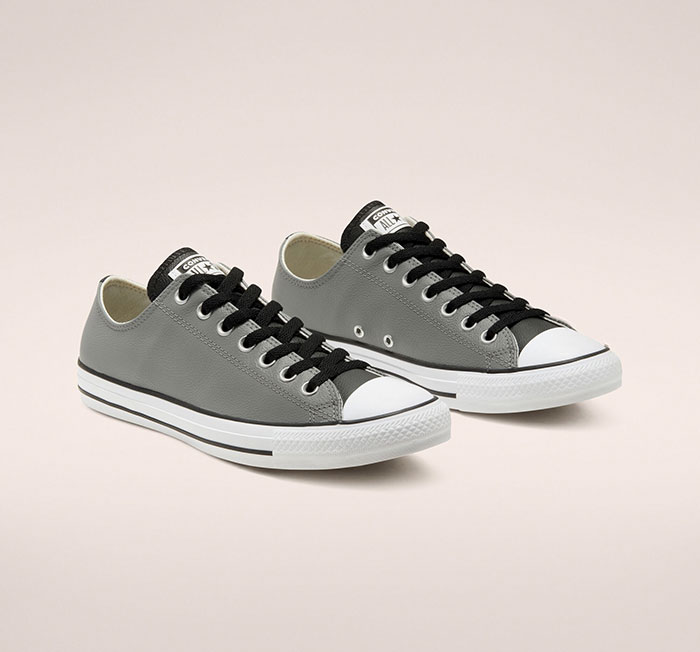 Converse màu xám- Item tiềm năng không giới hạn của giày thể thao