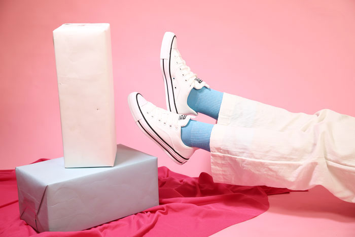 Cùng các mẫu Converse nữ màu trắng tự tin dẫn đầu các trang phục sành điệu