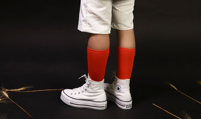 Cùng các mẫu Converse nữ màu trắng tự tin dẫn đầu các trang phục sành điệu