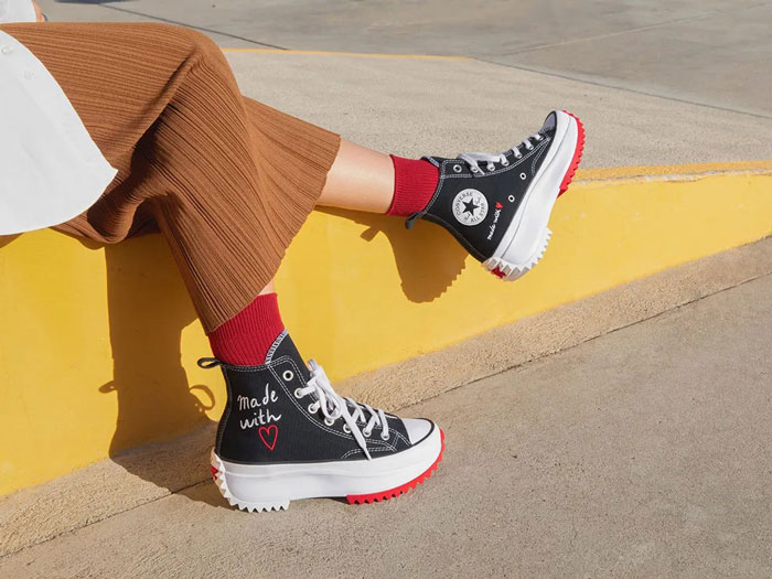 Lạc bước trong thế giới Converse tim cổ thấp được giới trẻ lăng xê