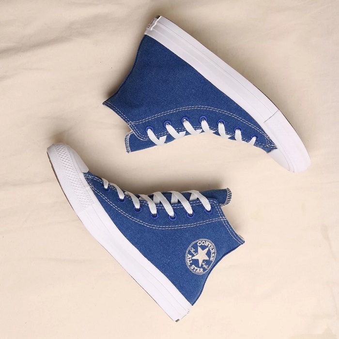 Converse xanh dương “sống trọn” với những bộ ảnh cực chất