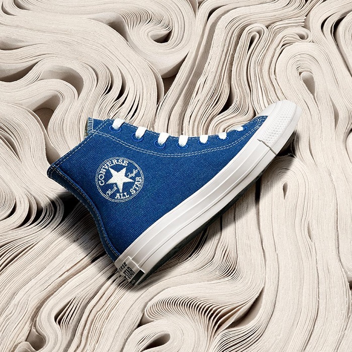 Converse xanh dương “sống trọn” với những bộ ảnh cực chất