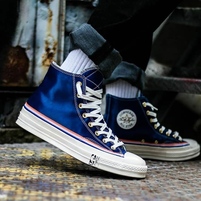 Converse xanh dương “sống trọn” với những bộ ảnh cực chất