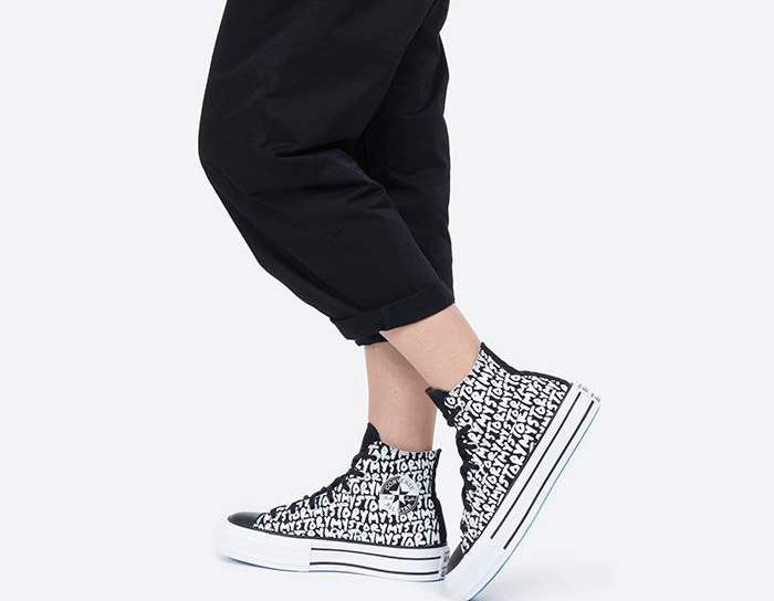 Vẻ đẹp cổ điển đằng sau những đôi giày Converse All Star cổ cao