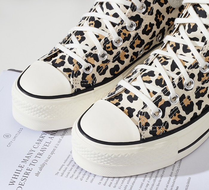 Vẻ đẹp cổ điển đằng sau những đôi giày Converse All Star cổ cao