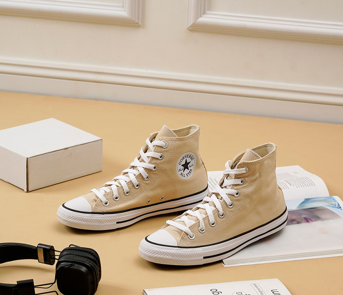 Vẻ đẹp cổ điển đằng sau những đôi giày Converse All Star cổ cao
